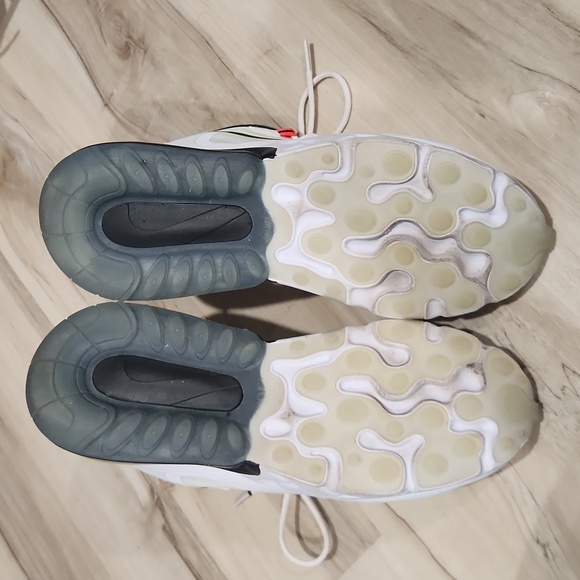 Women's Nike Sneakers - Picture 5 of 7